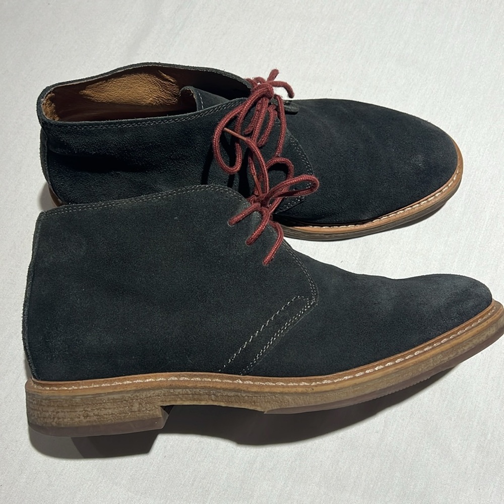 1901 Grey Suede Chukka Boots Men’s Size 11 Burgundy Laces Gum Sole